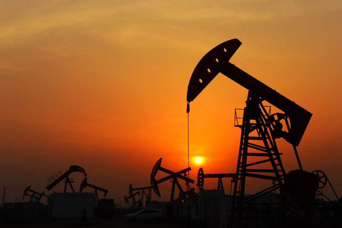 International crude oil prices are accelerating to fall